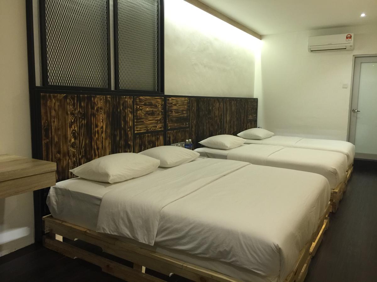 The Oikos Hotel Pontian Kecil Esterno foto