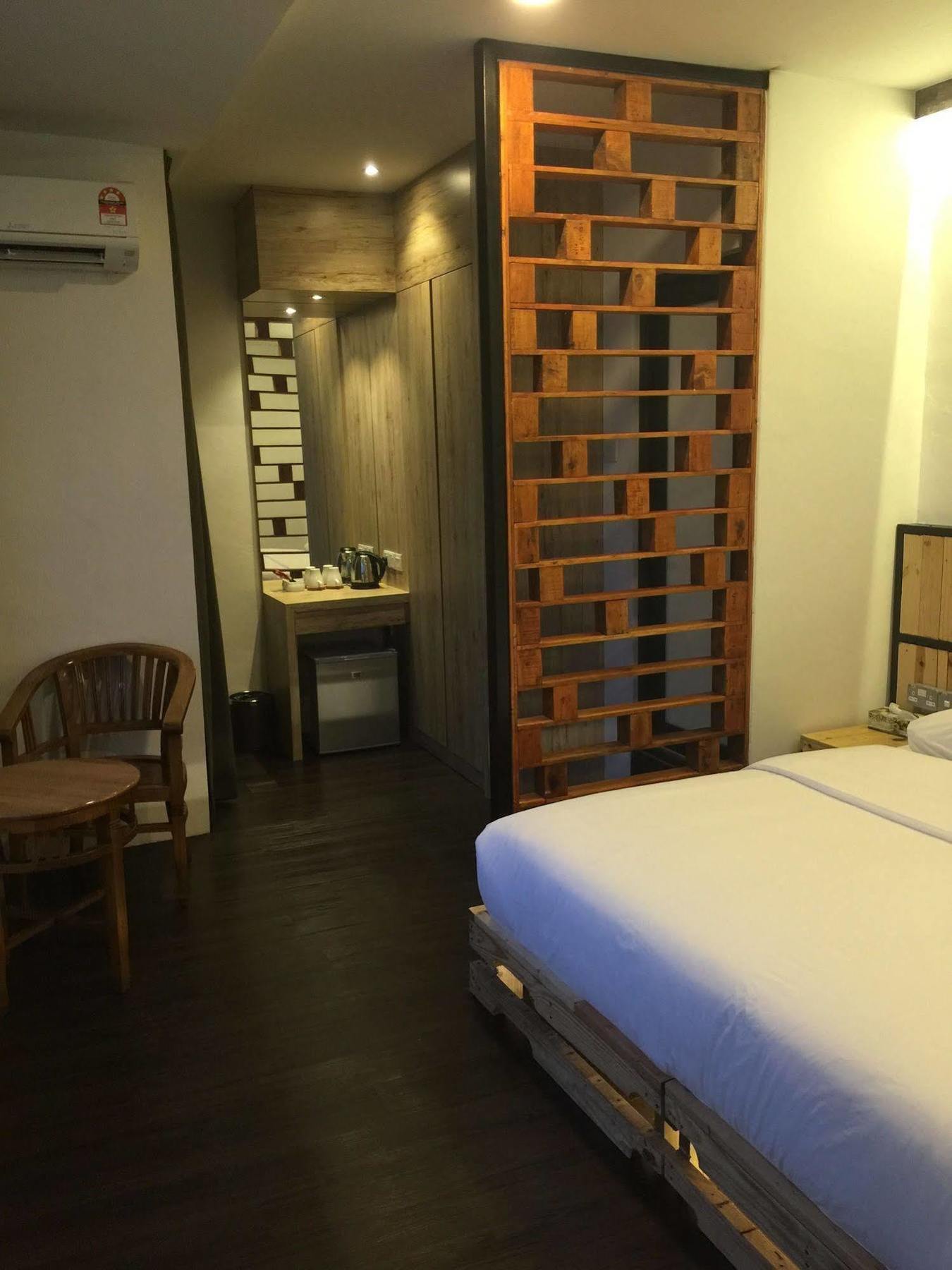 The Oikos Hotel Pontian Kecil Esterno foto