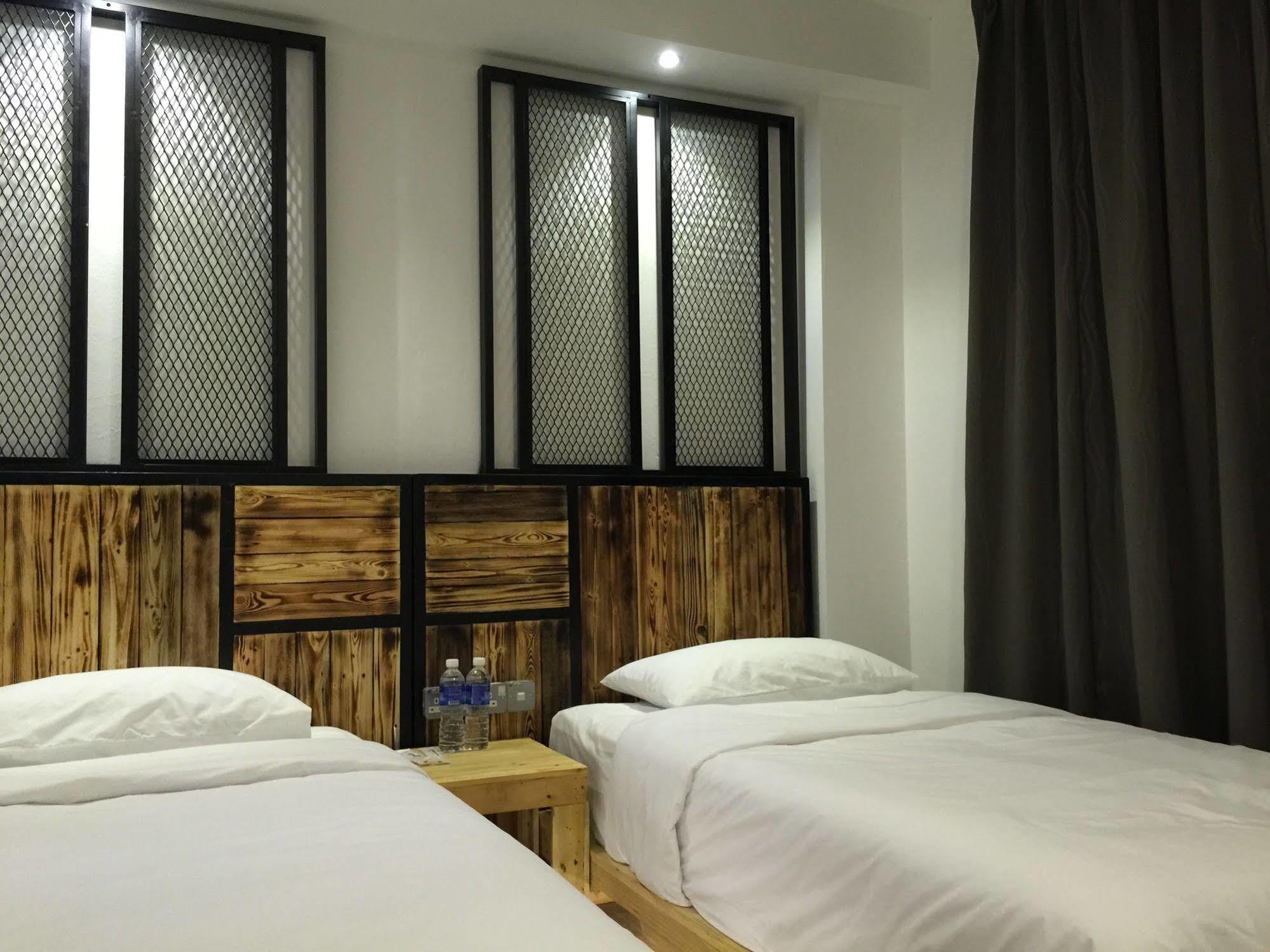 The Oikos Hotel Pontian Kecil Esterno foto