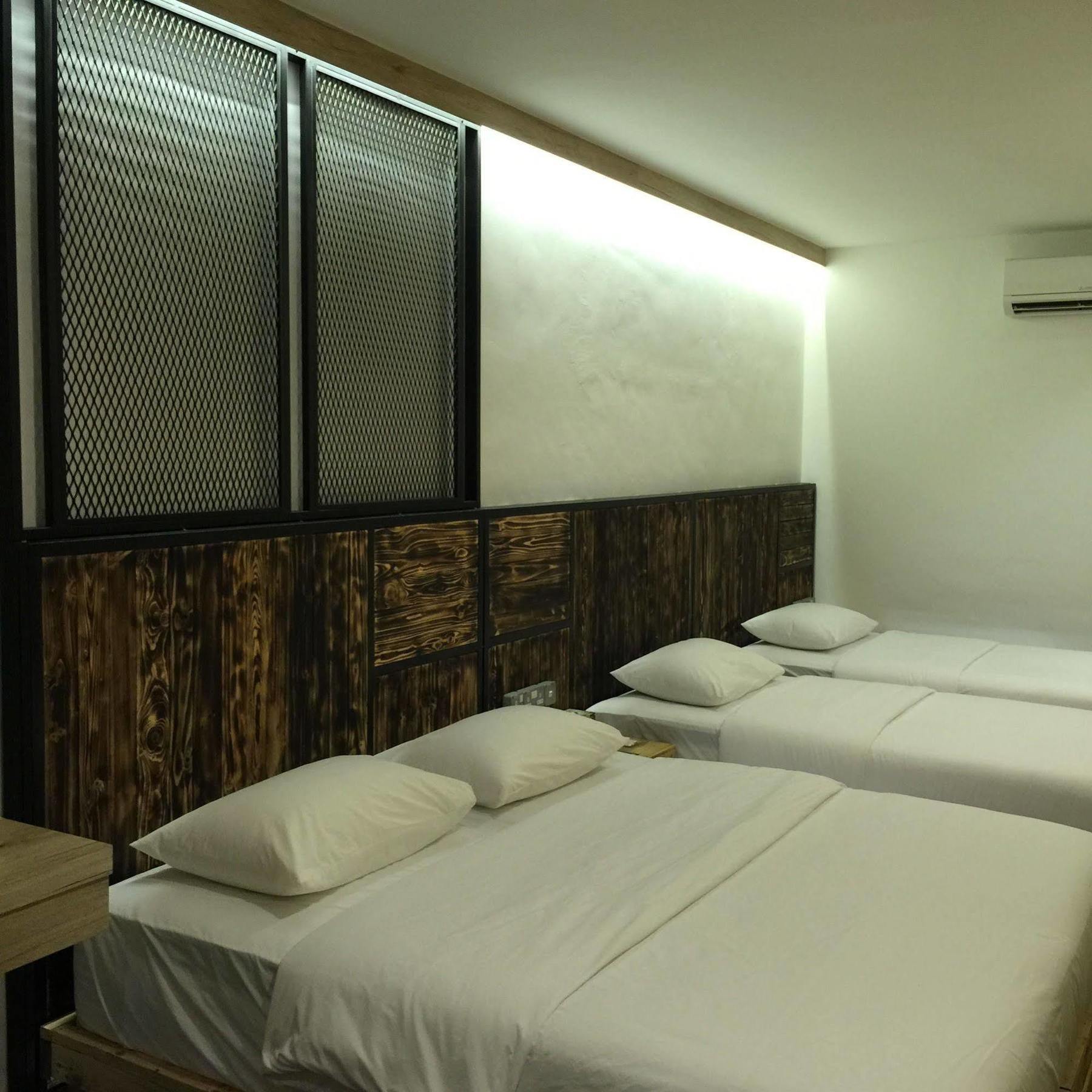 The Oikos Hotel Pontian Kecil Esterno foto