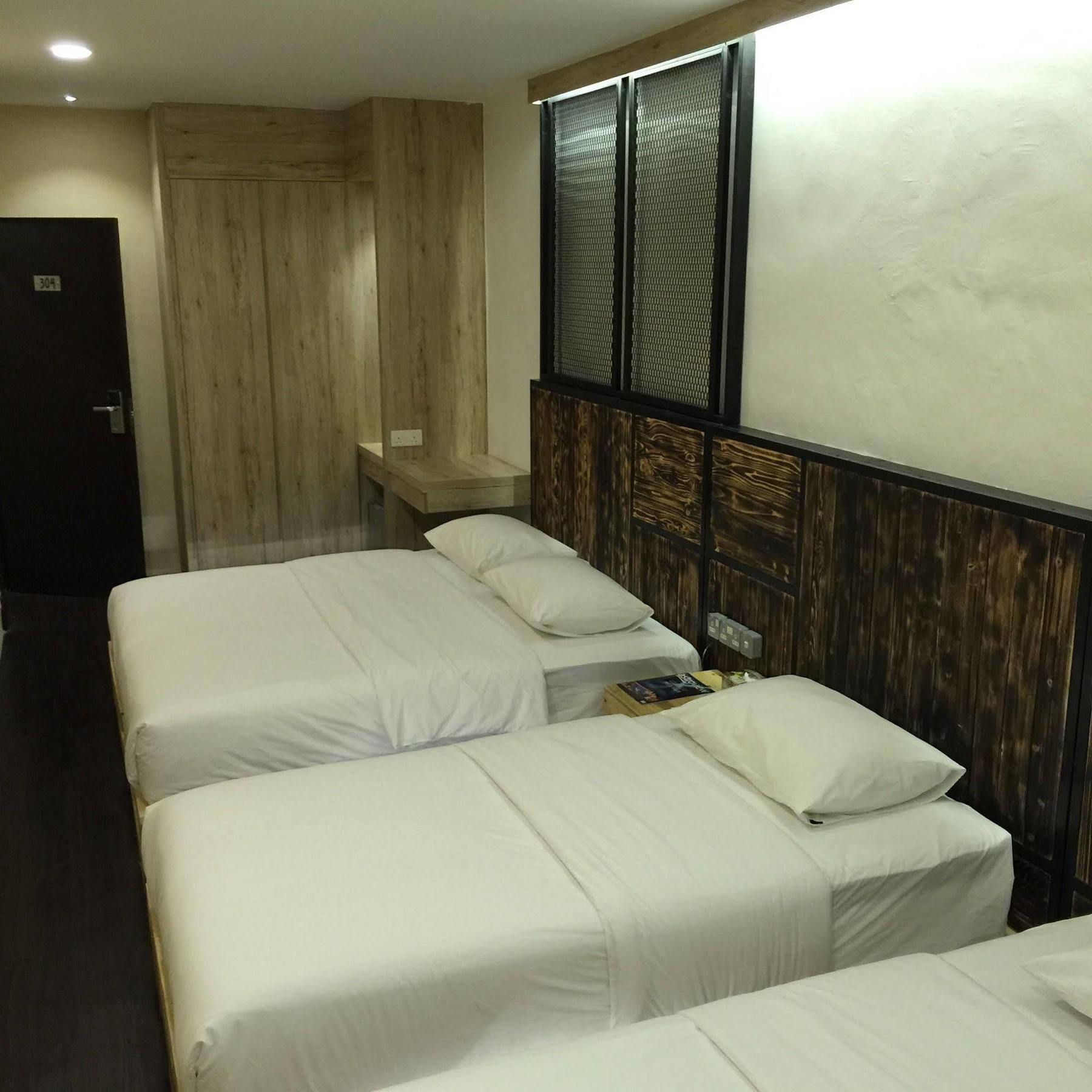The Oikos Hotel Pontian Kecil Esterno foto
