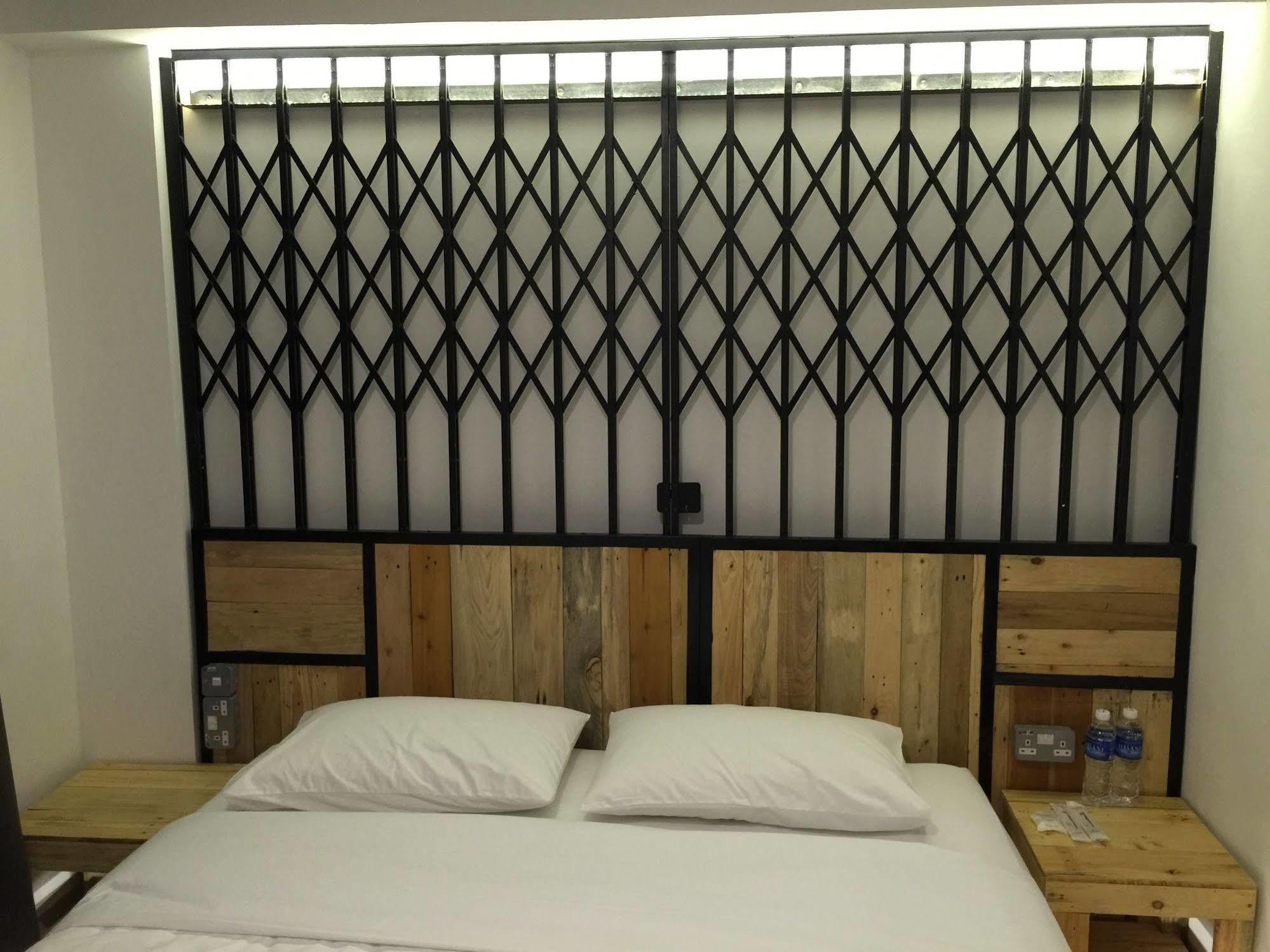 The Oikos Hotel Pontian Kecil Esterno foto