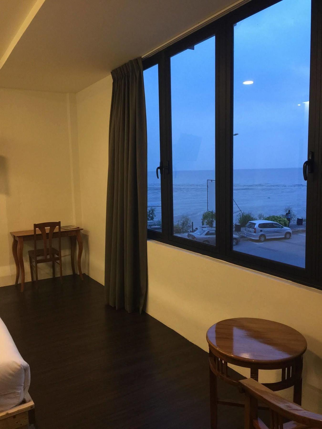 The Oikos Hotel Pontian Kecil Esterno foto